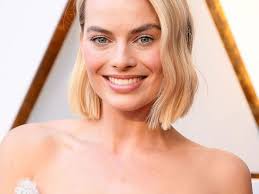 The best short hairstyle for you is an inverted bob, but not cut at the same level as the chin. 24 Short Haircuts For Wavy Hair
