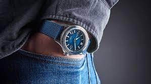 It is perfect to gift someone and you can get this watch at an affordable price from watchpartners. Best Watches Under 1000 T3