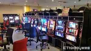 競技麻將【內含拉霸、骰寶等遊藝場熱門遊戲】 apk content rating is teensimulated gambling and can be downloaded and installed on android devices supporting 14 api and above. åˆæ³•æŽ©è­·éžæ³•æ­¸ä»è­¦æŸ¥ç²è³­åšé›»çŽ©éŠè—å ´ Ettodayåœ°æ–¹æ–°èž Ettodayæ–°èžé›²