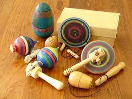 Juegos Tradicionales Son Ellos El Trompo La Saranda La Perinola Y El Gurrufio Generalmente Usados En Epoc Artesania Venezolana Artesania Indigena Venezuela