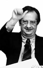 Tabucchi: «È l'ora di buttare giù tutti i caruggi»