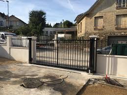 Découvrez en détail nos portails/clôtures aluminium en demandant notre documentation technique ici. Clotures Et Portails En Eure Et Loir 28 Duret Espaces Verts