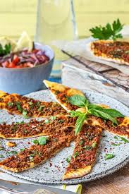 Wie Im Urlaub Turkische Pizza Selber Machen Hellofresh Blog Rezept Pizza Selber Machen Rezepte Turkische Pizza
