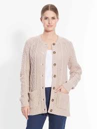 Craquez pour ce gilet femme alternant mailles ajourés, fils irisés et torsades. Cardigan Torsade Style Irlandais Balsamik