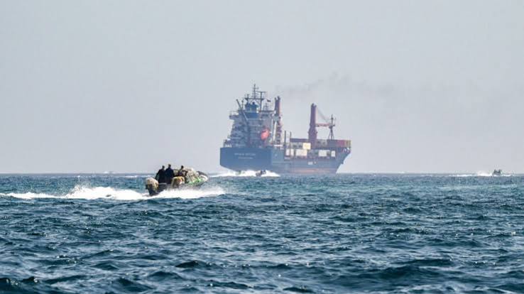 Trump extends deadline to open Strait of Hormuz to April 6 - France 24