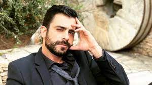 Eυαγγελια συριοπουλου μαρινοσ κονσολοσ σχεση. O Marinos Konsolos 3eka8arizei Gia Tis Erwtikes Toy Sxeseis