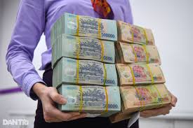 Vì sao lãi suất huy động xuống thấp kỷ lục 2,7%/năm? | Báo Dân trí