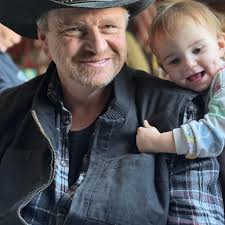 Does anyone have fertile eggs available?