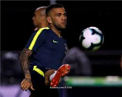 بسبب وجود التهاب الغدة النكفية، غاب نيمار عن كأس السوبر الأوروبي 2015 وكأس السوبر الإسباني 2015. Ø£Ù„ÙÙŠØ³ Ù…Ù† ÙŠØªØ¹Ø§Ù‚Ø¯ Ù…Ø¹ÙŠ Ø³ÙŠØ­ØµÙ„ Ø¹Ù„Ù‰ Ø¨Ø·Ù„