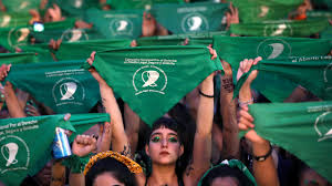 En un contexto marcado por la polarización entre partidarios y detractores de esta ley que permite el aborto, las 'verdes' y las 'celestes' han llenado las calles argentinas a la espera de la votación de esta tan. Argentina Cinco Claves Del Proyecto Del Presidente Fernandez Para Legalizar El Aborto