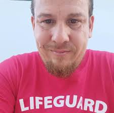 Tengo mi corazón hecho pedazos, pero estoy bien". Devastado "El Invader"  tras ver su casa destruida a causa de un incendio. Mira aquí la entrevista:  http://bit.ly/1Be2f5l