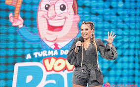 Apresentadora Flavinha Cheirosa comanda LIVE do Vovô Raul Gil especial de  aniversário