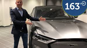 And rival tesla is feeling the brunt of that increased competition on the showroom floor. 2020 Ford Mustang Mach E Erster Check Von 163 Grad Sitzprobe Cockpit Kofferraum Deutsch Youtube