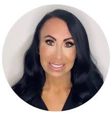 Kendra Kearns's Instagram, Twitter & Facebook