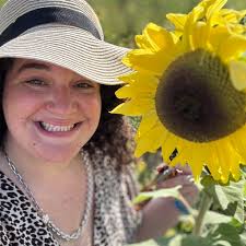 האקדמיה ללשון העברית, לפעמים את פשוט לא בכיוון, שלא לומר טרנספובית ומדירה  נשים. הנה דוגמה לאיך כן לתמוך בנשים וא.נשים א־בינאריות.ים: