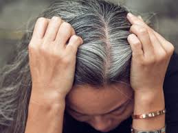 Elle couvre parfaitement les cheveux blancs. 6 Remedes Pour Lutter Contre L Apparition Prematuree Des Cheveux Blancs