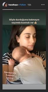 Hazal Kaya Böyle durduğuma bakmayın, saçımda kusmuk var