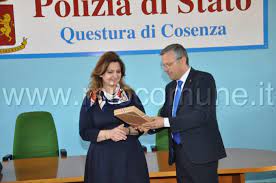 Il consolato offrirà assistenza consolare e protezione diplomatica per i cittadini romeni, ma sarà anche un punto di riferimento per il rafforzamento della cooperazione economica strada 32. La Comunita Romena In Italia Cosenza Il Console Rumeno Tanase In Visita Alla Questura E In Prefettura