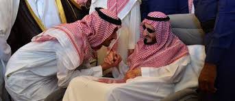 Ini sesuai dengan wasiat dari raja abdul aziz bahwa tahta kerajaan akan diwarisi oleh nama lengkap: Prince Bandar Bin Abdulaziz Dies At 96 Wilayat Times