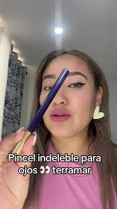 Delineado perfecto con pincel indeleble para ojos