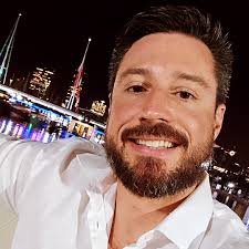 DR. EDUARDO SCHUSTER