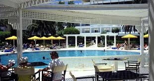 Aduce la cunoștința pieței reglementate următoarele informații referitoare la. Experimentul Olandez 200 De Oameni Vor Petrece 8 Zile Intr Un Resort Din Insula Rodos Pentru A Testa Riscul Unei VacanÈe In Pandemie