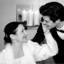 Le prime dichiarazioni del marito beppe menegatti e del figlio francesco dopo la scomparsa si è spenta ieri a milano carla fracci, un'icona globale, un 'monumento' nazionale. Eksqslwulnfl3m