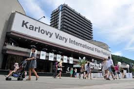 Sestává se z bílých a černých . Mezinarodni Filmovy Festival Karlovy Vary Bude Na Konci Srpna Provazet Ho Budou Zvidave Oci Karlovy Vary