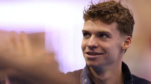 Leo Marchand's Instagram, Twitter & Facebook