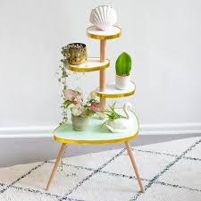 Hallo, ich bin gregor und habe diese seite zusammengestellt. Mighty Home Pastellfarbener Blumentisch Im 60er Jahre Design Avocadostore