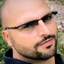 تكنيك رسم.... حساب محيط أو مساحة شكل معقد  ---------------------------------------------------------- لنفترض أن لدينا  شكلاً له حدود معقدة من خطوط ومنحنيات... ونريد حساب مساحته أو محيطه الخارجي.  أسرع طريقة ممكنة (برأيي المتواضع) هي رسم