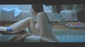 Naked Jella Haase in Looping < ANCENSORED
