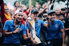 Walaupun karnival jom heboh tidak diadakan pada tahun ini, namun peminatnya tidak perlu bersedih kerana tv3 memperkenalkan program jom heboh di rumah bersama mcdelivery (jhdr) yang memberikan penonton pengalaman baharu merasai kemeriahan karnival jom heboh. Yang Gempak Yang Hebat Di Karnival Jom Heboh Johor Bahru Sensasi Selebriti