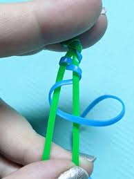 Trust me, a stretchy string is the way to go! Zipper Stitch Lanyard Boondoggle Tutorial Moms And Crafters