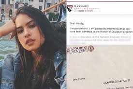 Melalui akun instagram pribadinya, maudy ayunda mengunggah foto kelulusannya yang mengenakan kebaya dan batik serta jubah wisuda dari stanford university. Bikin Heboh Media Sosial Saat Berhasil Diterima Di 2 Universitas Terbaik Di Dunia Maudy Ayunda Semoga Aku Bisa Lebih Rendah Hati