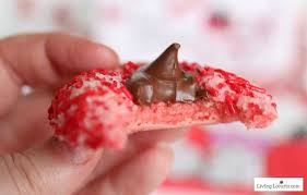 Send cookies, brownies & gourmet desserts from cheryl's cookies®, for any occasion! Strawberry Chocolate Kiss Cookies Living Locurto