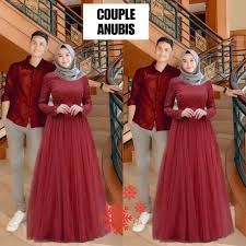 Nggak nyangka, perpaduan warna oranye dan cokelat akan tampil seelegan ini. 15 Trend Terbaru Referensi Baju Couple Kondangan Trend Couple