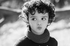 I ragazzini con dei capelli ricci lunghi o delle onde fluenti possono . Taglio Capelli Bambino Idee Per Un Taglio Pratico Ma Alla Moda