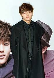 He left woollim entertainment in august 2019 but is still a member of the group. L Chanteur Sud Coreen Wikipedia