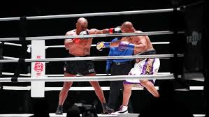 Mike tyson is a retired boxer and a former wbc, wba and ibf world heavyweight champion. Roy Jones Kesakitan Dihajar Mike Tyson