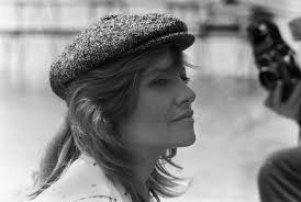 C'est plus à sa beauté et à son mariage avec alain delon en 1964 qu'à son réel talent d'actrice qu'elle doit d'avoir fait une carrière cinématographique honorable. Krtikigikhrcsm
