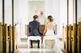 Zur hochzeit sucht das brautpaar einen bibelvers aus, der den gemeinsamen weg begleitet. Haufige Fragen Bistum Passau