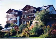 Sich für einige tage in meersburg, charmante sich in die altstadt mit ihren traditionellen häusern und kleinen geschäften treiben lassen. Unterkunft Holiday Flats Haus Burgund Meersburg Dbe02021 Syc In Der Stadt Meersburg Katalog Von Unterkunften Aus Der Ganzen Welt