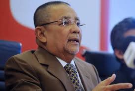 Mohd isa voluntarily agreed to relinquish his position as chairman yesterday after a meeting with the mohd isa and zakaria are on the opposite sides of a boardroom tussle. Isa Samad Wife To Give Statement To Macc Today Astro Awani