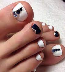 Con el uv gel de encapsulación, prepare las uñas como de costumbre, aplique una capa delgada de gel uv a la uña, la capa pegajosa de gel le permitirá colocar objetos de arte de. Diseno De Unas Para Los Pies Con Piedras Diseno De Unas