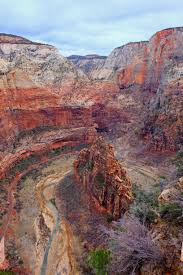 Here's a look at how angels landing looks like with steep drop offs of 1,000 feet on both sides. Angels Landing Zion National Park Ut Oc 3264x4896 Earthporn