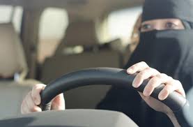 المرأة السعودية تسير بطموح وتمكين في رؤية 2030