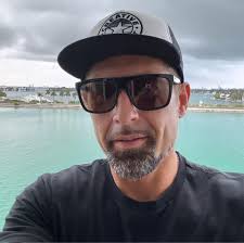 Who does vinyl floor and carpet installation in St. Albans Vermont?