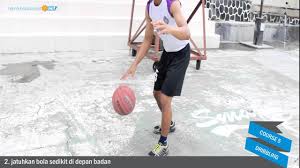 Menggiring bola sudah tentu adalah salah satu teknik dasar permainan sepak bola yang perlu dikuasai oleh setiap pemain sepak bola. 4 Teknik Dasar Menggiring Bola Dribbling Youtube