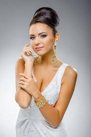 Schnelle frisur für lange haare. Grosser Hoher Dutt Im 60er Jahre Look Festliche Und Elegante Hochsteckfrisuren